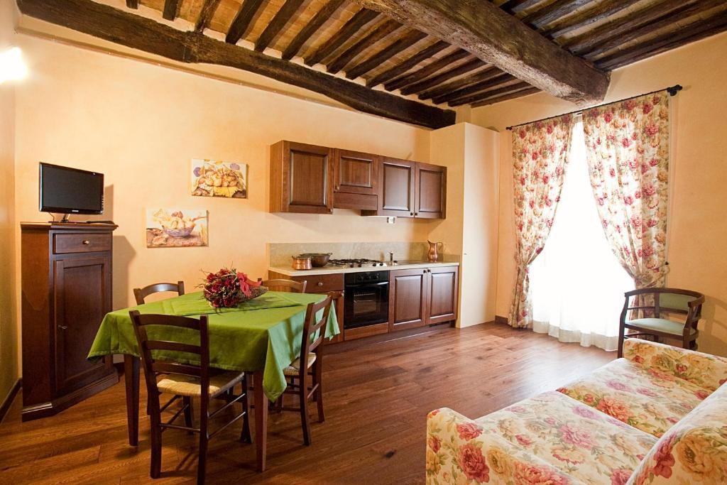 Aparthotel Residenza Palazzo Saloni Montalcino Zimmer foto