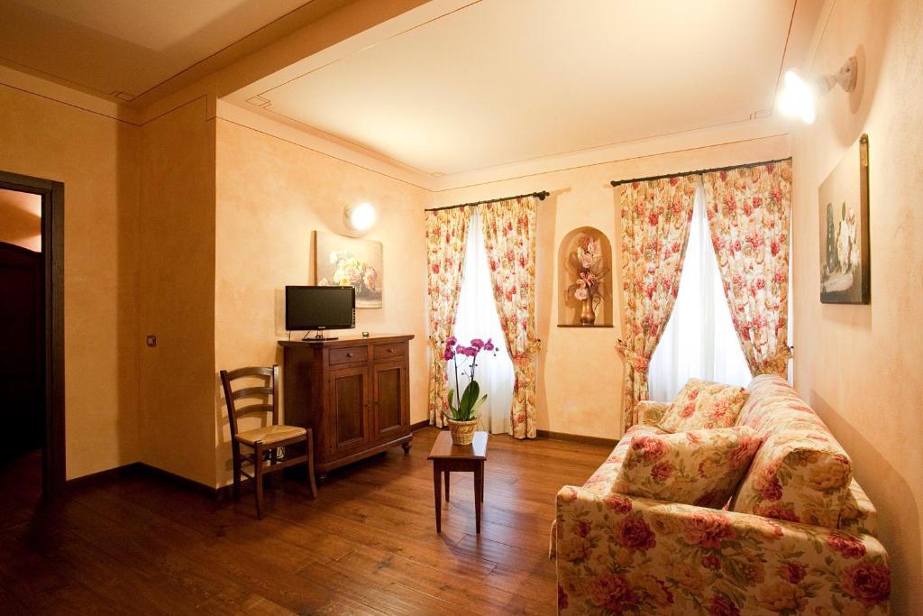 Aparthotel Residenza Palazzo Saloni Montalcino Zimmer foto