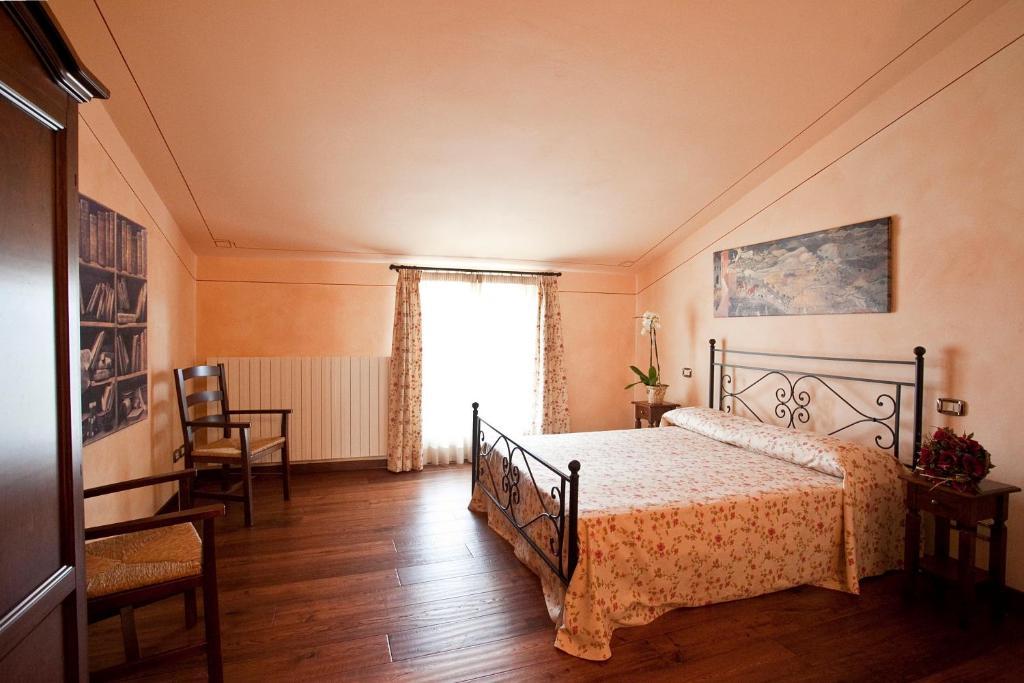 Aparthotel Residenza Palazzo Saloni Montalcino Zimmer foto