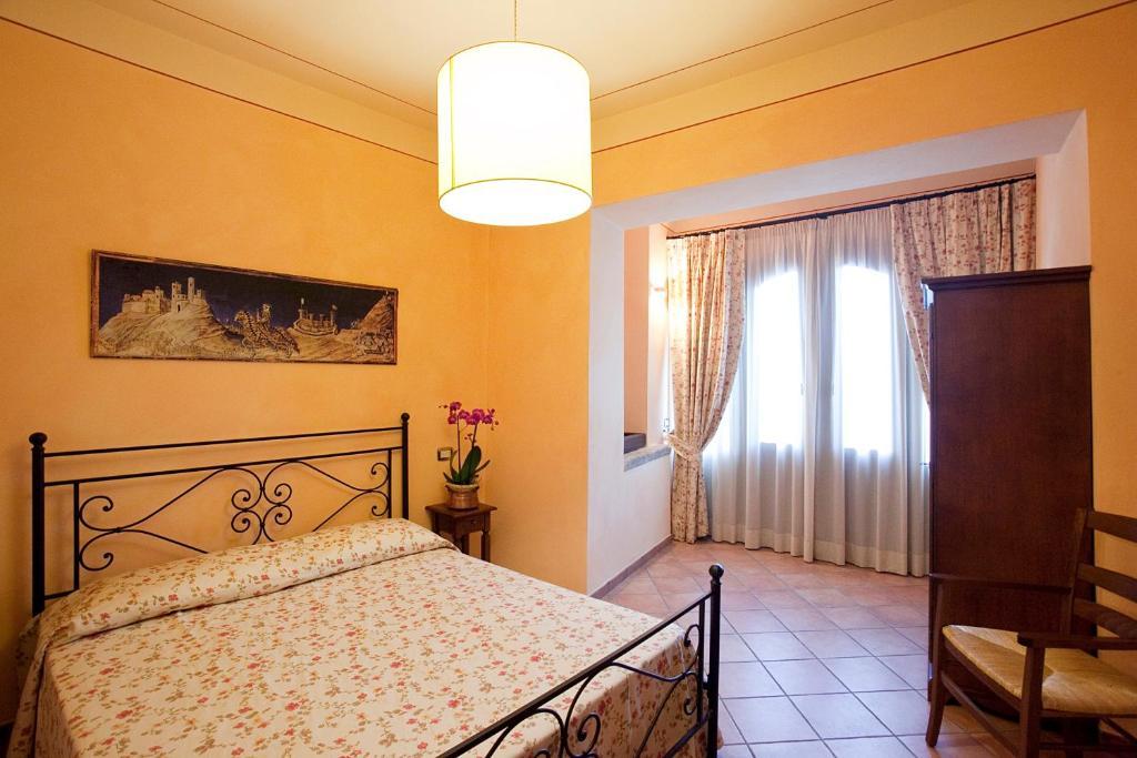 Aparthotel Residenza Palazzo Saloni Montalcino Zimmer foto