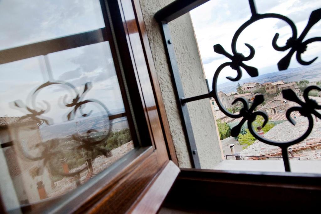 Aparthotel Residenza Palazzo Saloni Montalcino Exterior foto