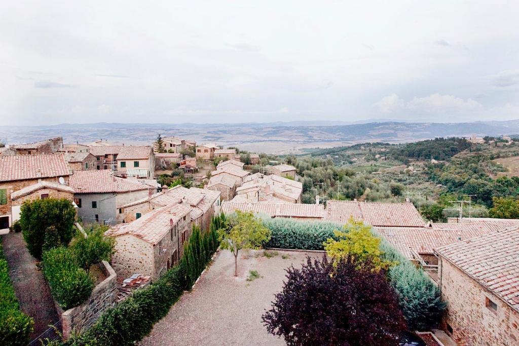 Aparthotel Residenza Palazzo Saloni Montalcino Exterior foto
