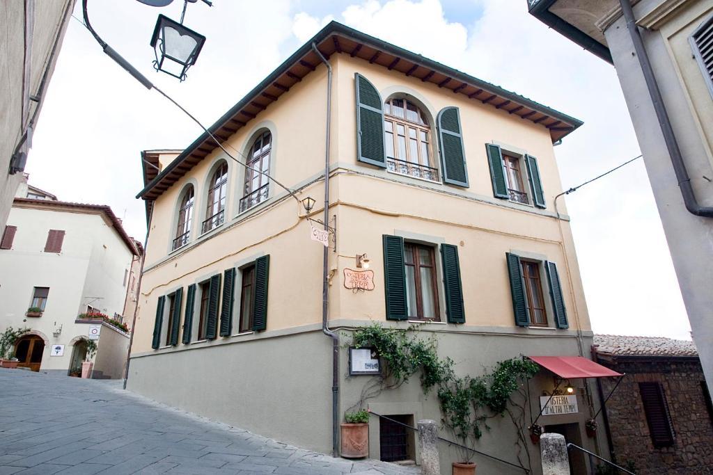 Aparthotel Residenza Palazzo Saloni Montalcino Exterior foto