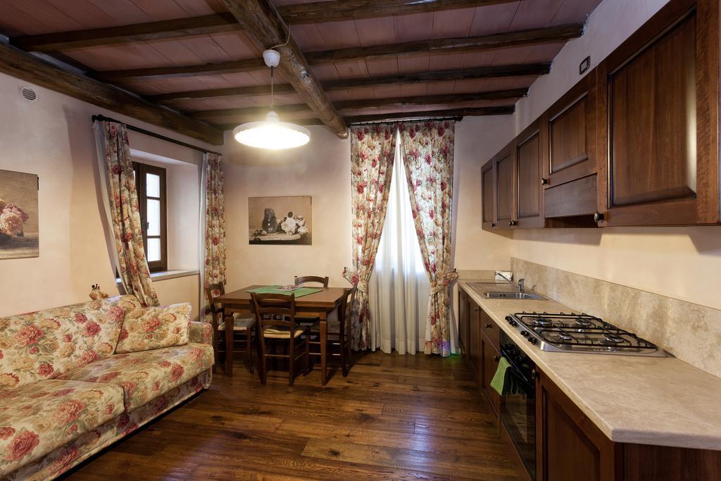 Aparthotel Residenza Palazzo Saloni Montalcino Exterior foto