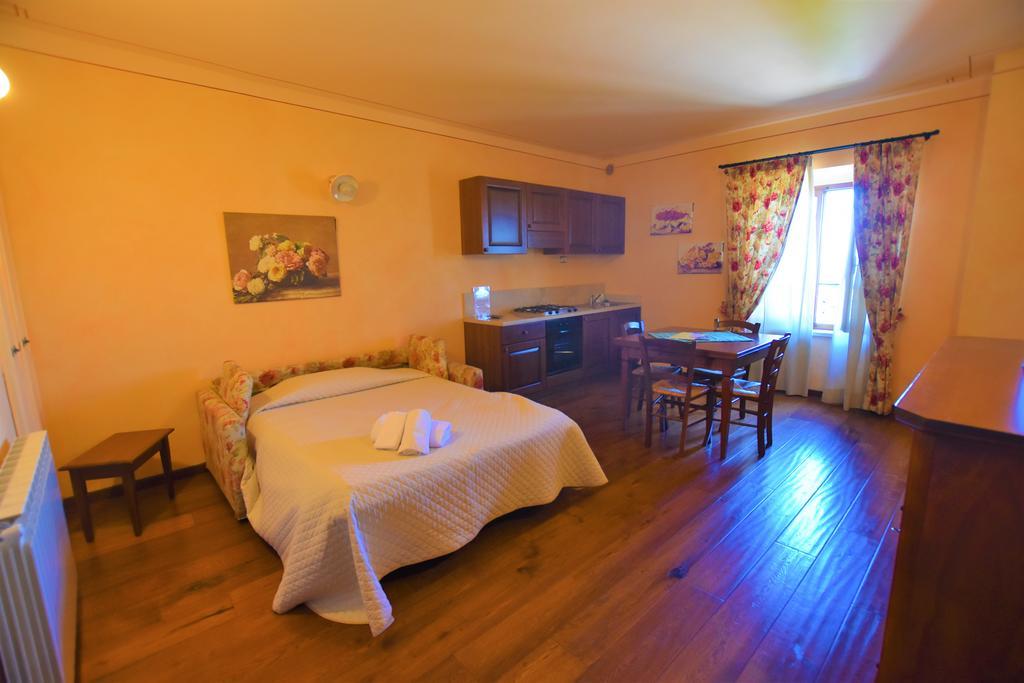 Aparthotel Residenza Palazzo Saloni Montalcino Exterior foto