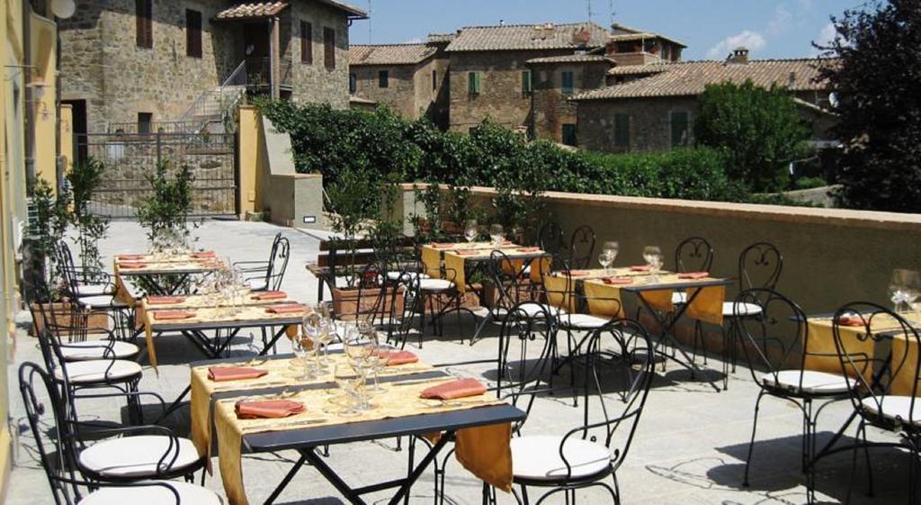 Aparthotel Residenza Palazzo Saloni Montalcino Exterior foto