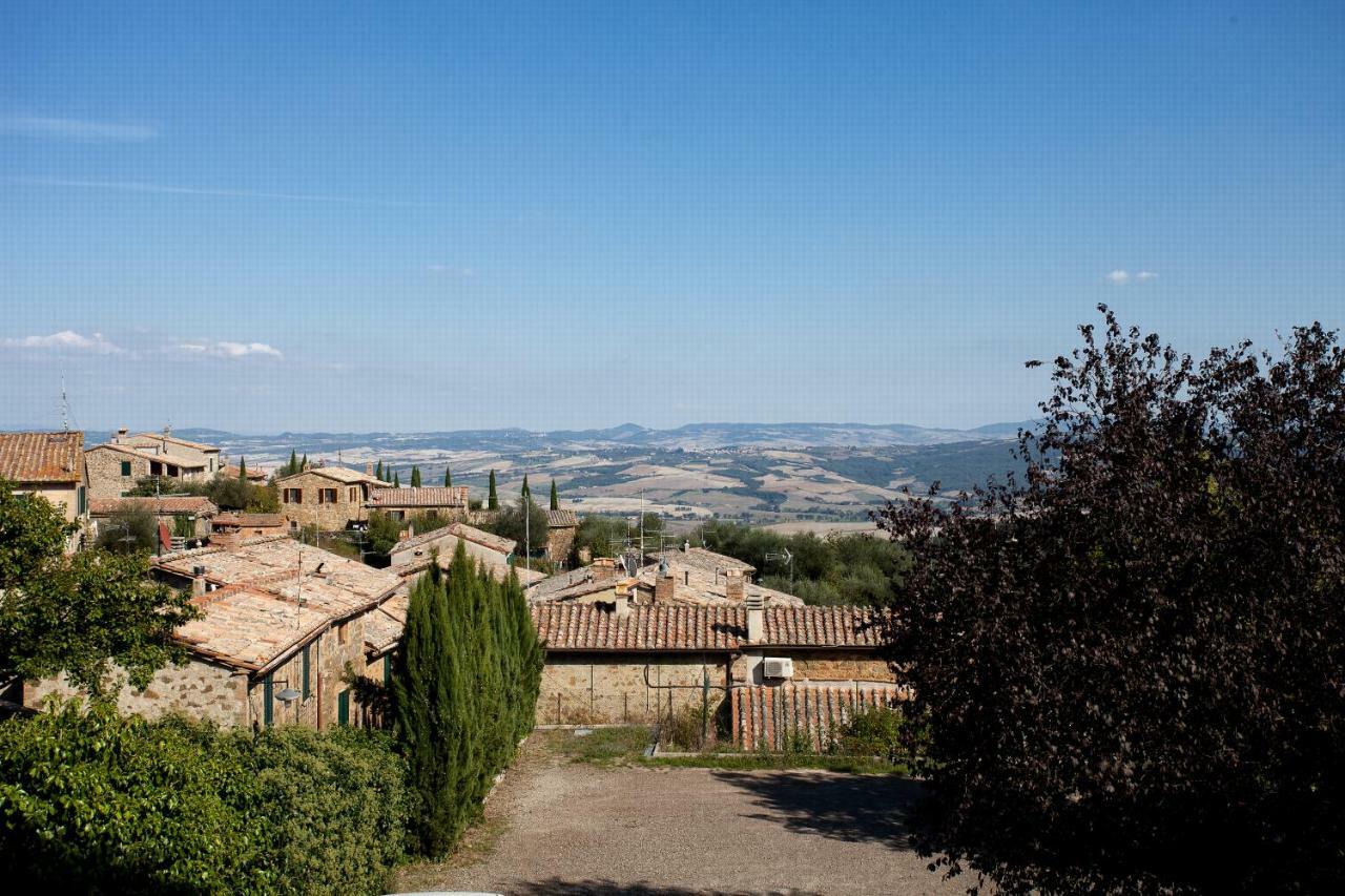 Aparthotel Residenza Palazzo Saloni Montalcino Exterior foto